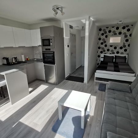 Antracit Apartman - Free Parking Pětikostelí Exteriér fotografie